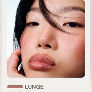 Peptide lip shape - Lunge